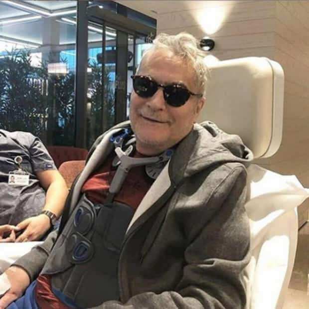 Her gün fizik tedavi ve egzersiz yapıyor
