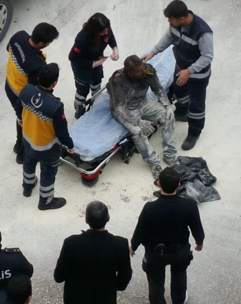 Valilikten 2. açıklama: Kendini yakma girişiminde bulunan kişi hayatını kaybetti